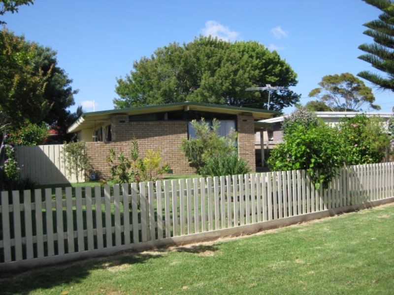 17 Ella Crescent, Rosebud West VIC 3940