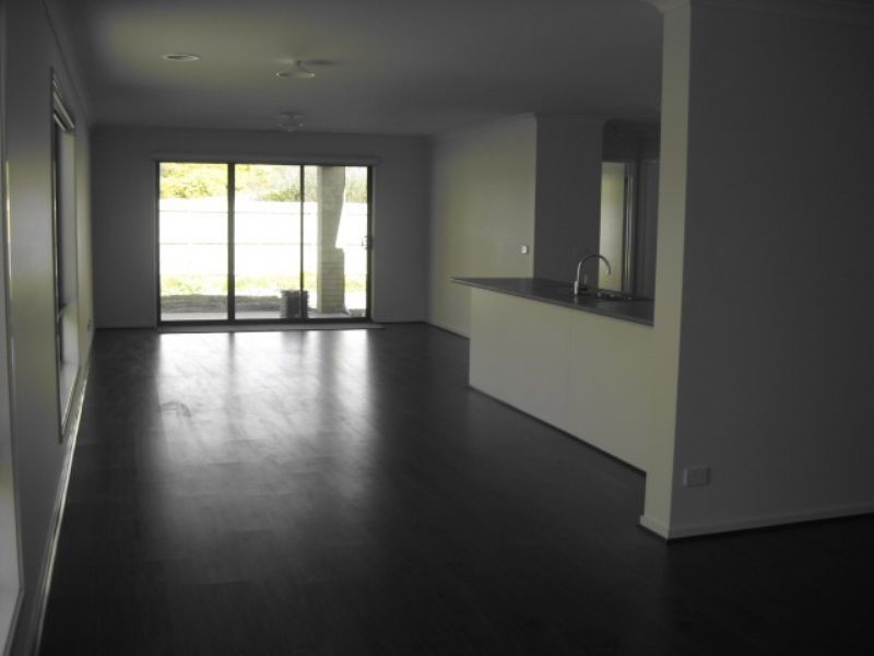 77 Wingara Drive, Rosebud VIC 3939