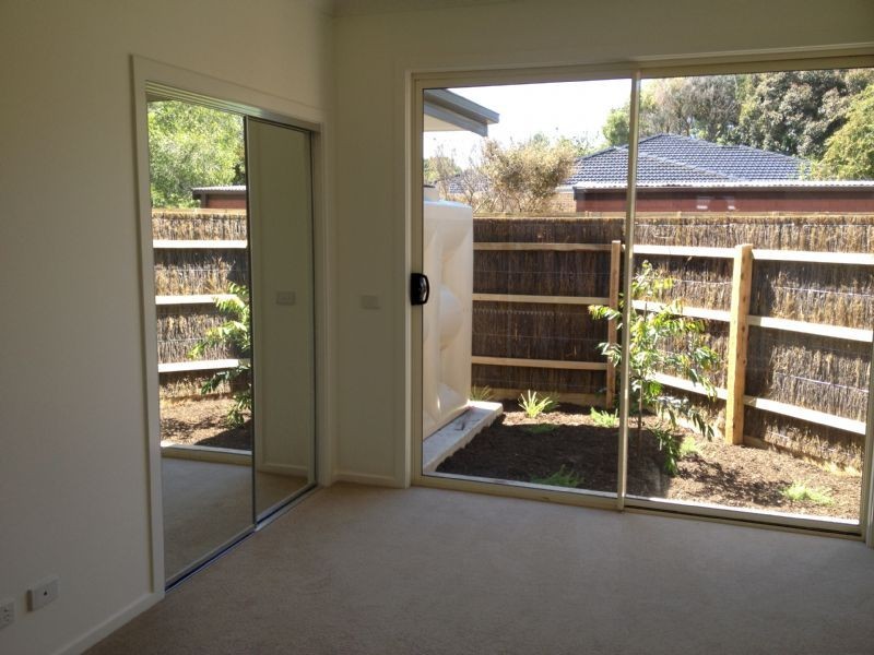 2/30 Warranilla Avenue, Rosebud VIC 3939