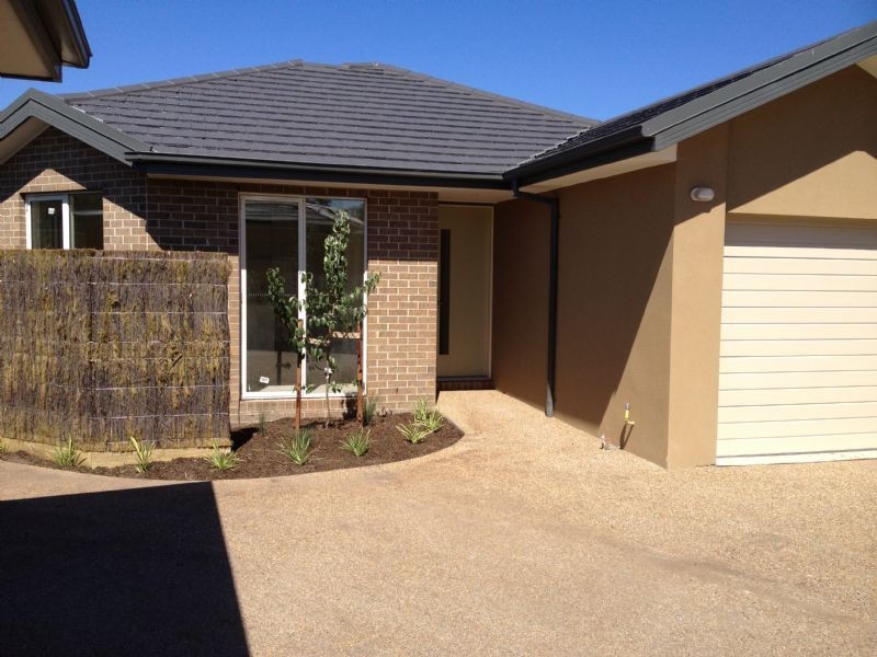 2/30 Warranilla Avenue, Rosebud VIC 3939