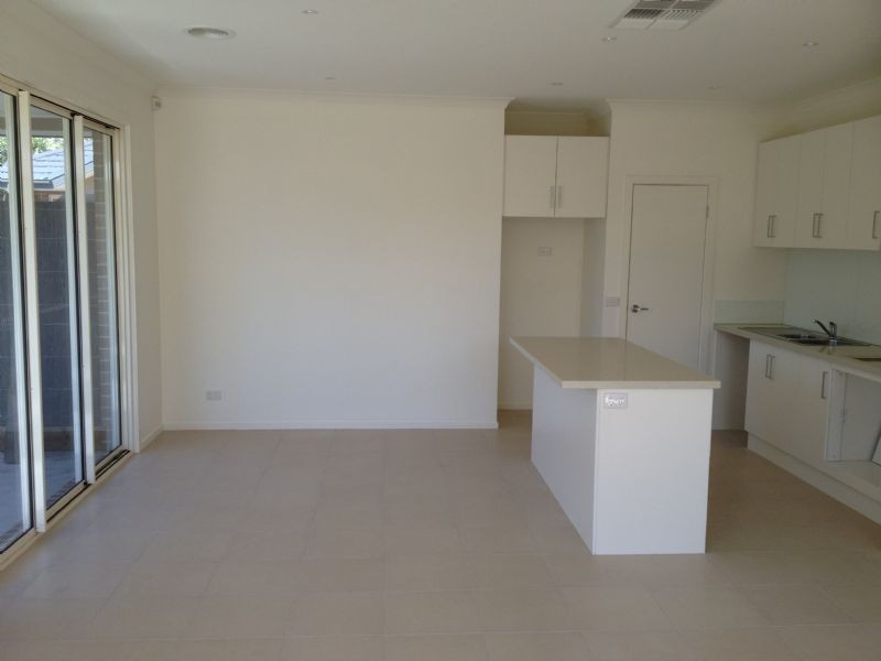 2/30 Warranilla Avenue, Rosebud VIC 3939