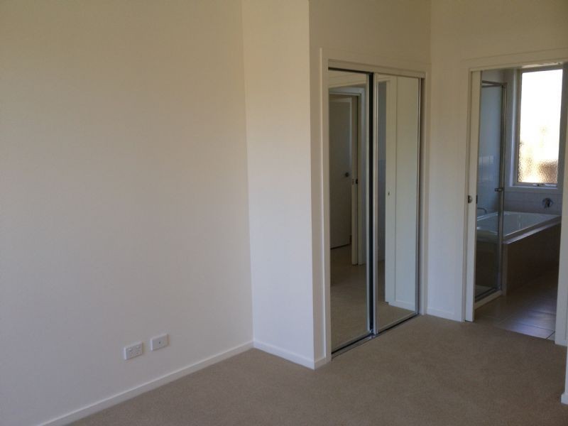 2/30 Warranilla Avenue, Rosebud VIC 3939