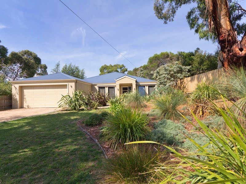 8 Sherwood Avenue, Rosebud VIC 3939