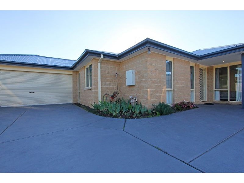 2/170 Ninth Avenue, Rosebud VIC 3939