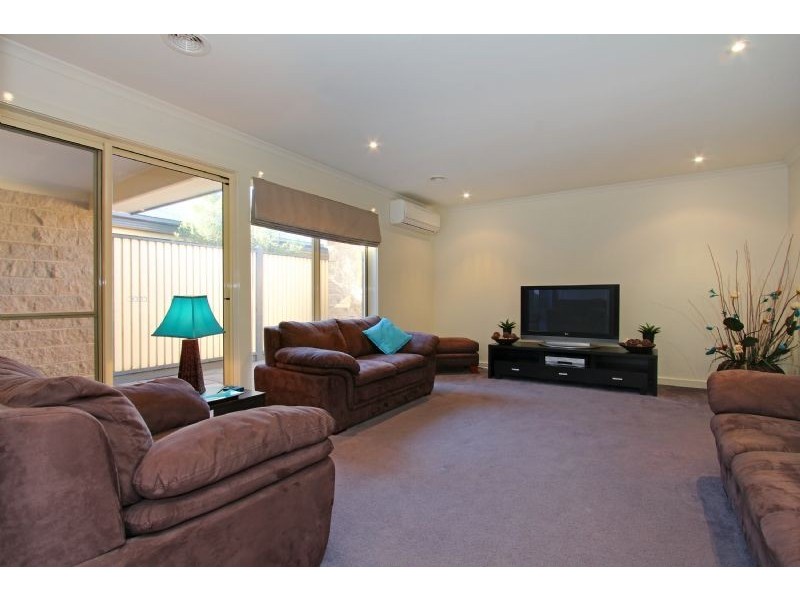 2/170 Ninth Avenue, Rosebud VIC 3939