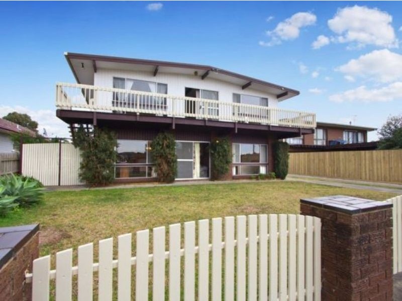 9 Seaview Avenue, Safety Beach VIC 3936