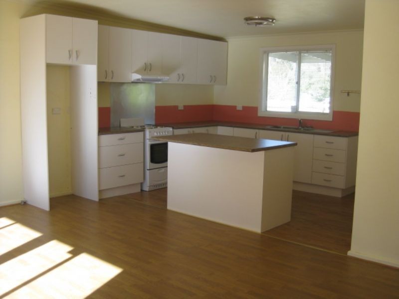 81 Broadway, Rosebud West VIC 3940