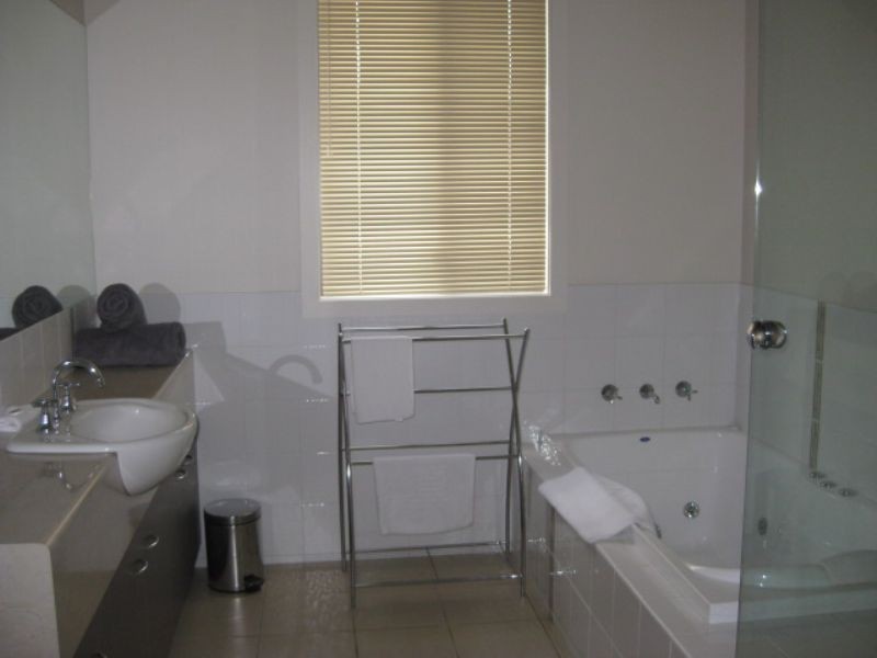 1/1 Adams Avenue, Rosebud VIC 3939