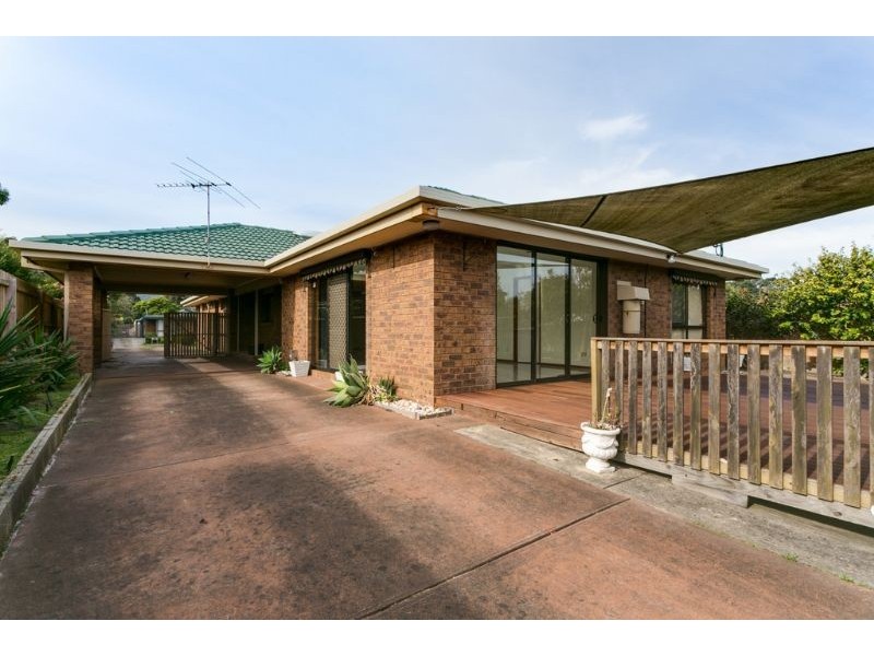 74 Leon Avenue, Rosebud VIC 3939