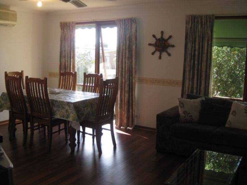 110 Fourth Avenue, Rosebud VIC 3939