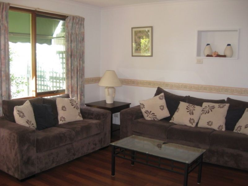 110 Fourth Avenue, Rosebud VIC 3939