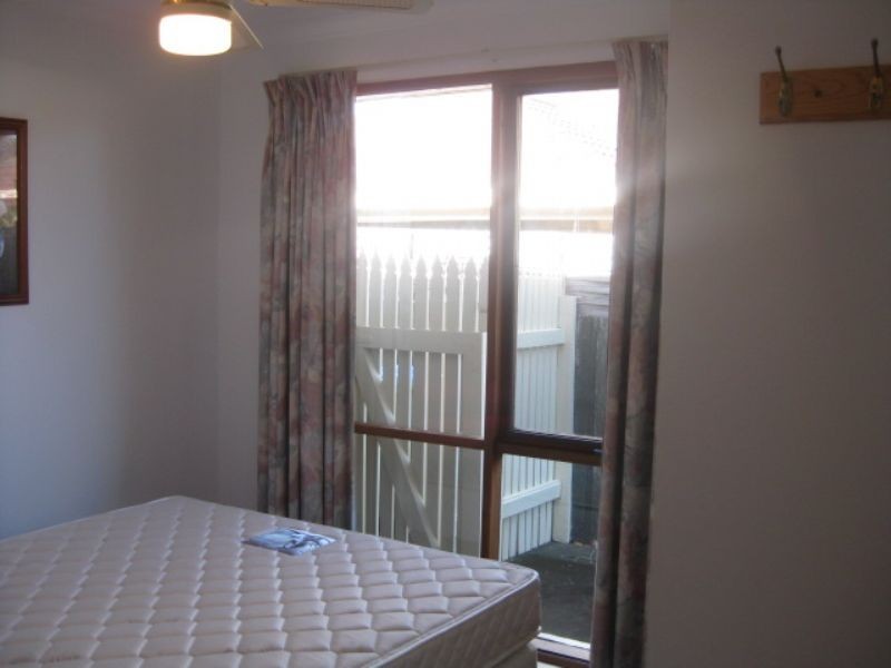 110 Fourth Avenue, Rosebud VIC 3939