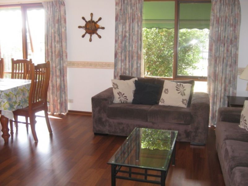 110 Fourth Avenue, Rosebud VIC 3939