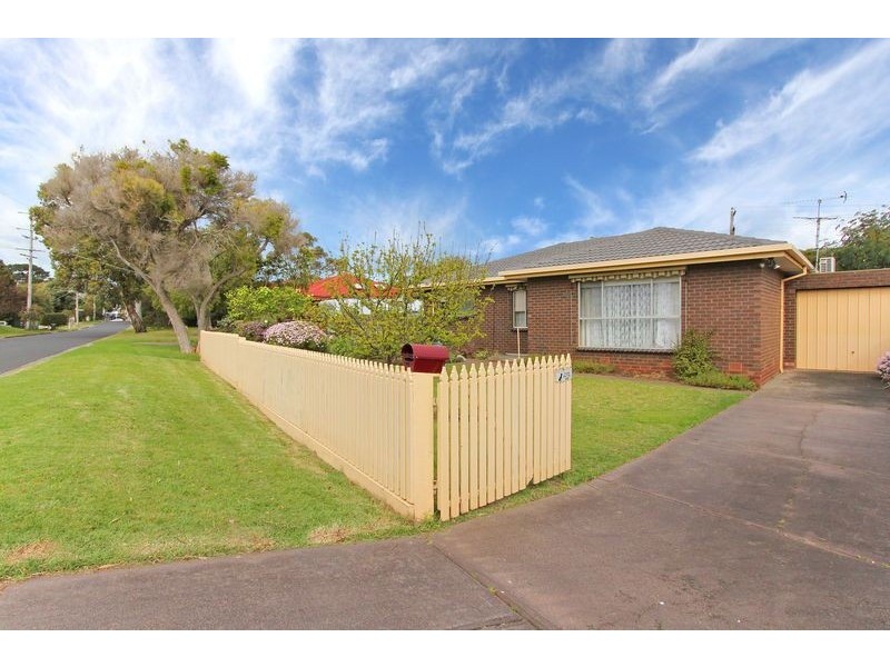 11 Cain Street, Rosebud West VIC 3940