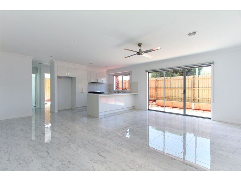 2/6 Gannett Avenue, Rosebud West VIC 3940