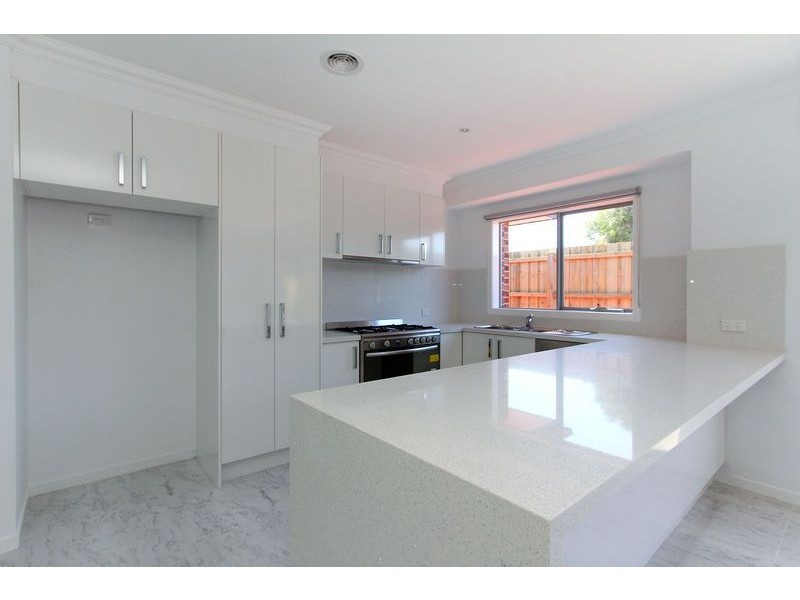 2/6 Gannett Avenue, Rosebud West VIC 3940