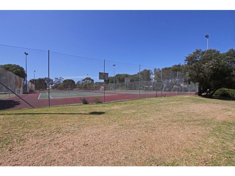 2/6 Gannett Avenue, Rosebud West VIC 3940