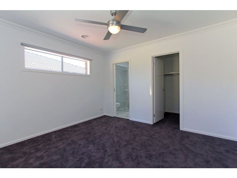 2/6 Gannett Avenue, Rosebud West VIC 3940