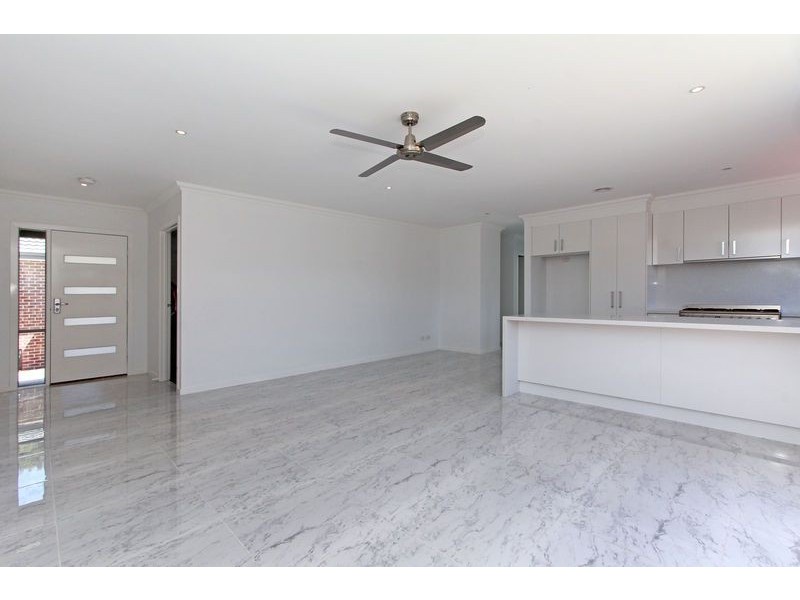 2/6 Gannett Avenue, Rosebud West VIC 3940