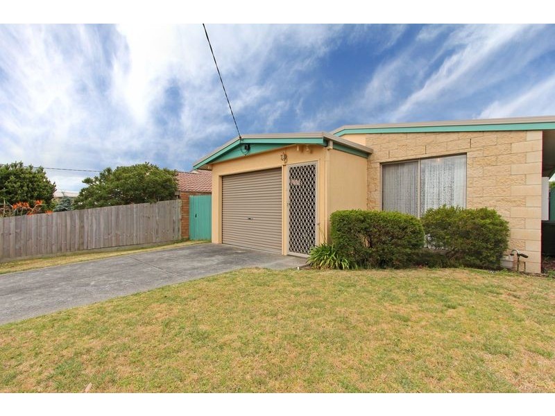 101 Fourth Avenue, Rosebud VIC 3939