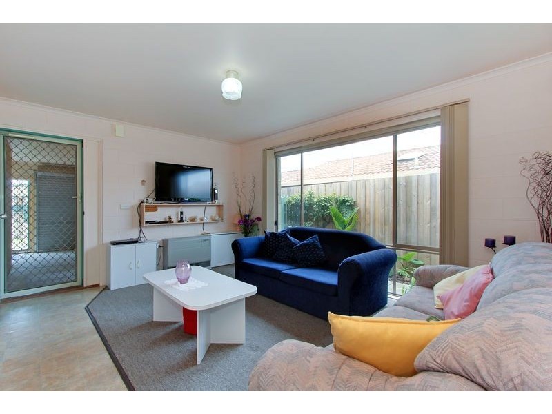 101 Fourth Avenue, Rosebud VIC 3939