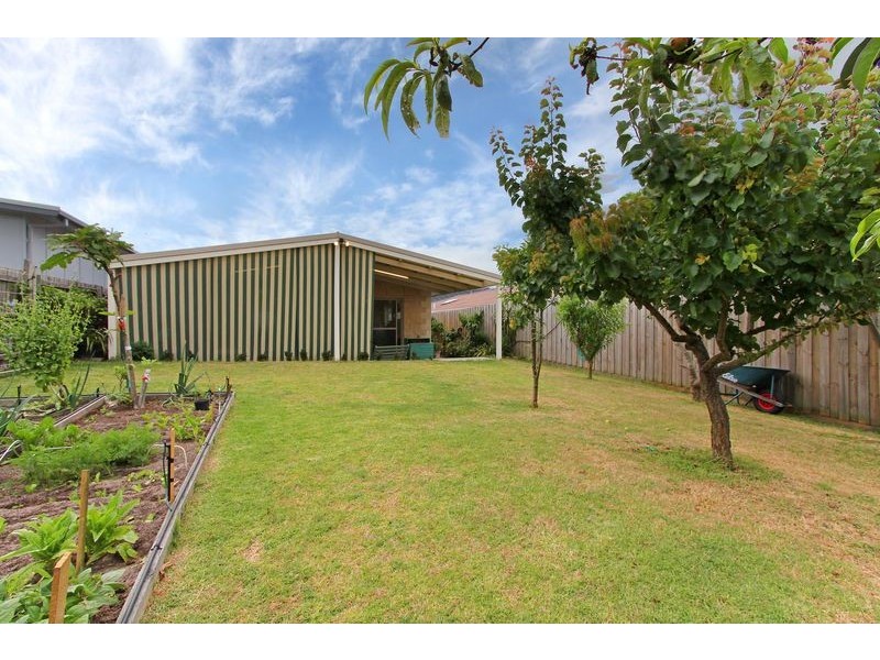 101 Fourth Avenue, Rosebud VIC 3939
