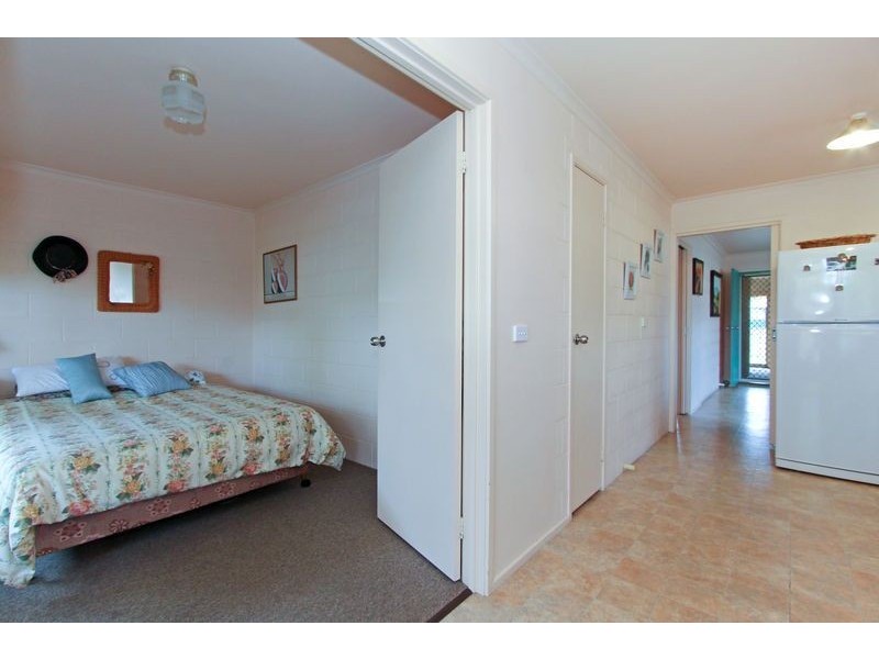 101 Fourth Avenue, Rosebud VIC 3939