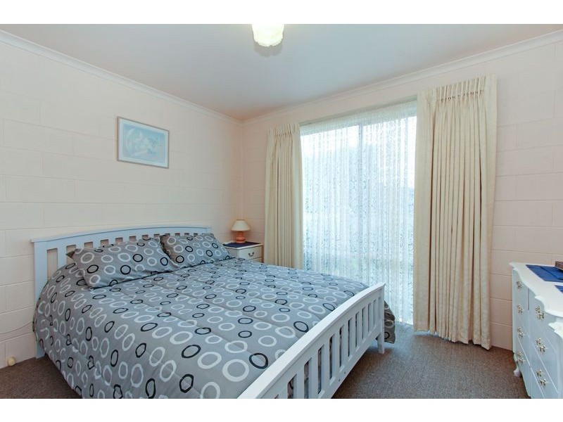 101 Fourth Avenue, Rosebud VIC 3939