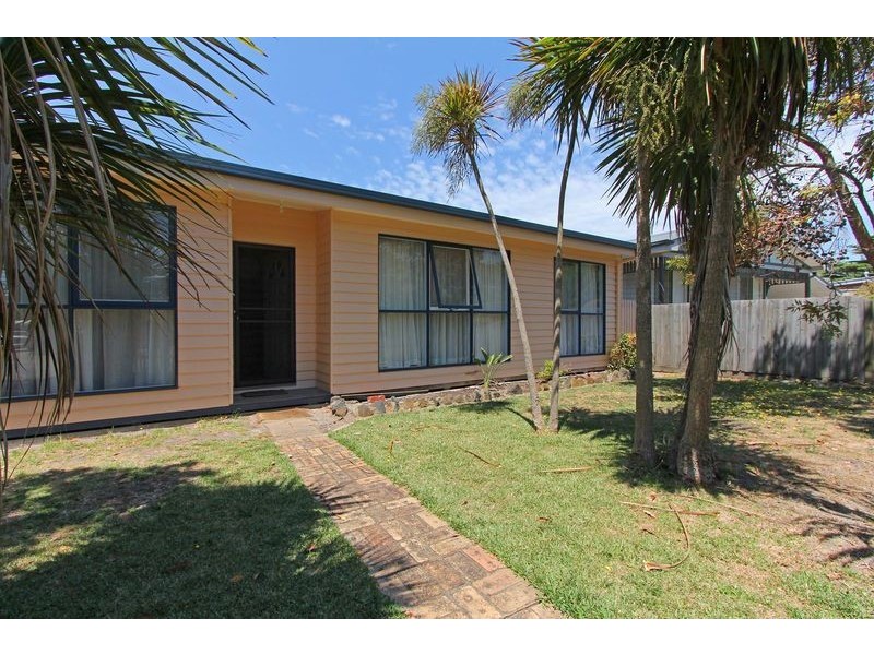 2 Ronlyn Street, Rosebud West VIC 3940