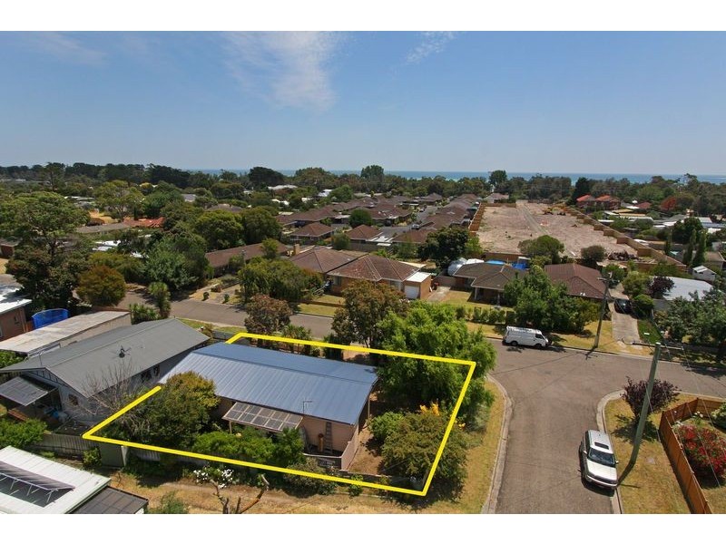 2 Ronlyn Street, Rosebud West VIC 3940