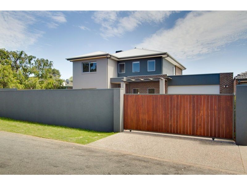 8 Gannett Avenue, Rosebud West VIC 3940