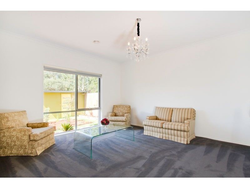 8 Gannett Avenue, Rosebud West VIC 3940