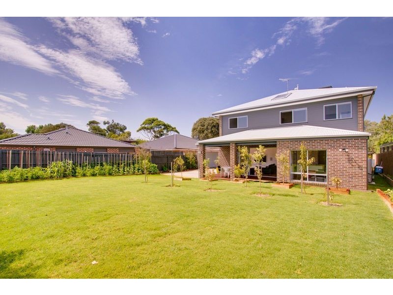 8 Gannett Avenue, Rosebud West VIC 3940