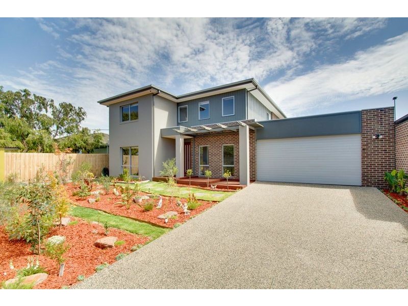 8 Gannett Avenue, Rosebud West VIC 3940