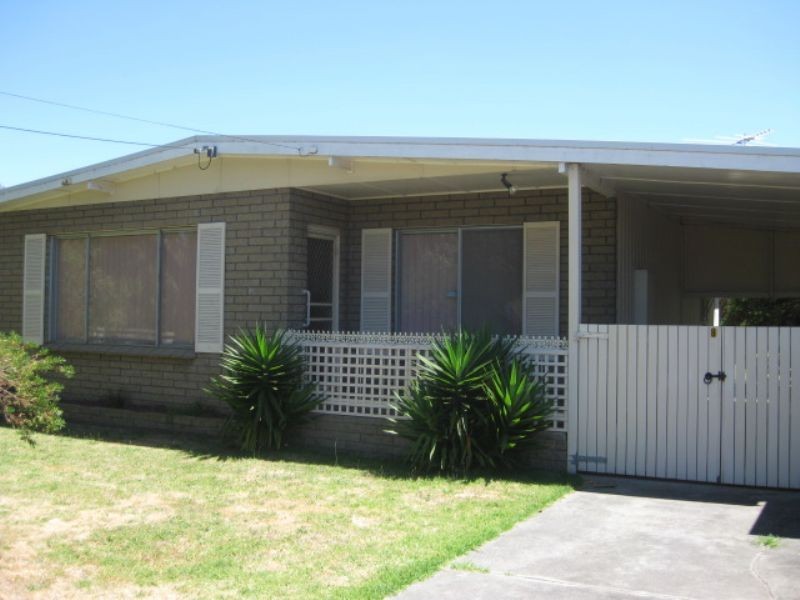 8 Ronlyn Street, Rosebud West VIC 3940