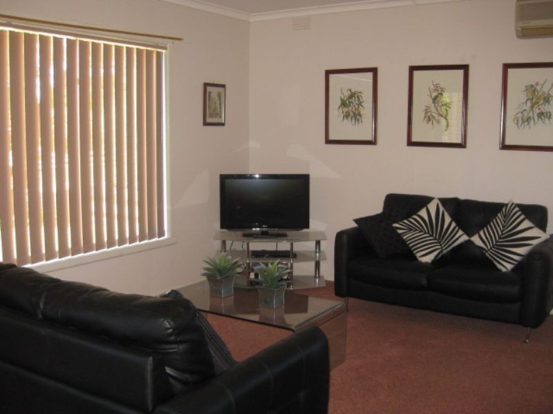 8 Ronlyn Street, Rosebud West VIC 3940