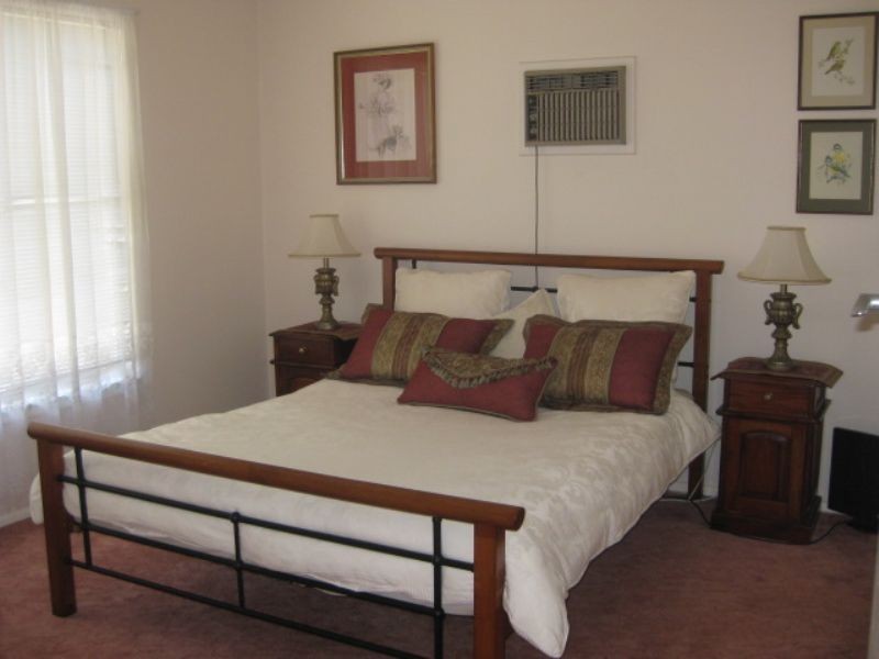 8 Ronlyn Street, Rosebud West VIC 3940