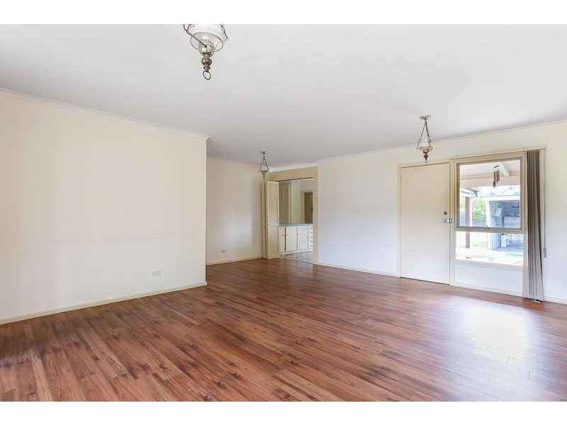 14 KENNINGTON ROAD, Rosebud VIC 3939