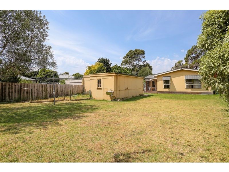 14 KENNINGTON ROAD, Rosebud VIC 3939