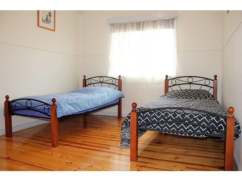 42 Broadway, Rosebud West VIC 3940