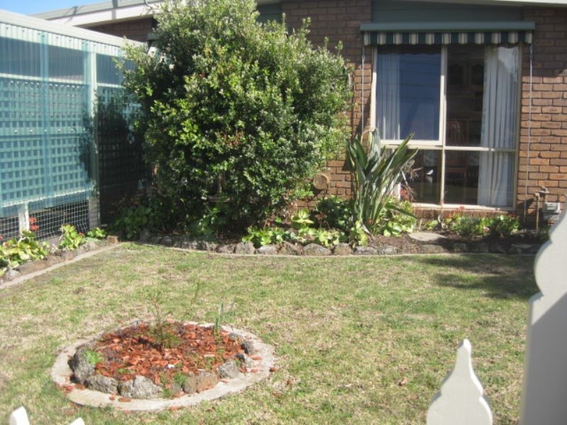 110 Fourth Avenue, Rosebud VIC 3939