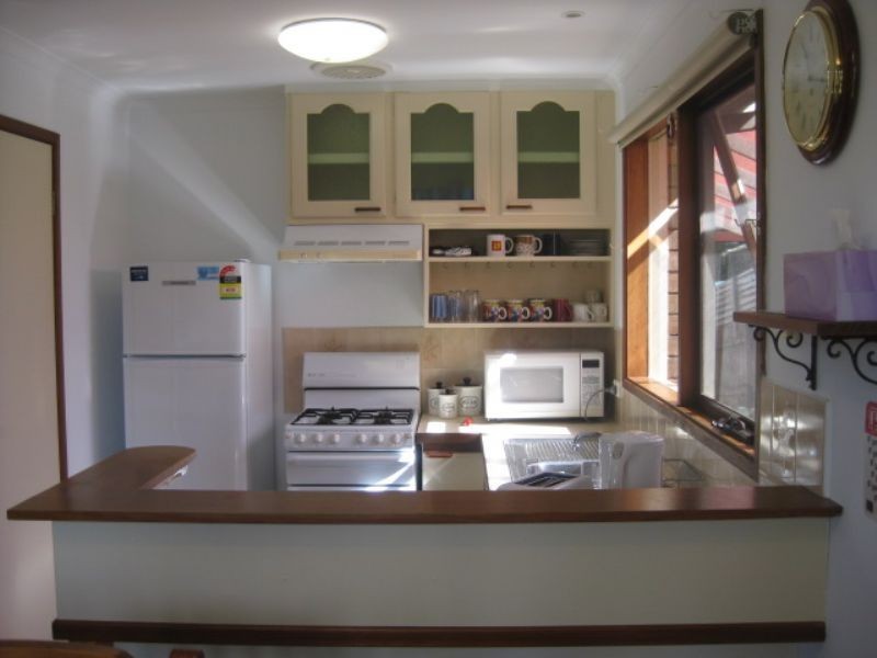 110 Fourth Avenue, Rosebud VIC 3939