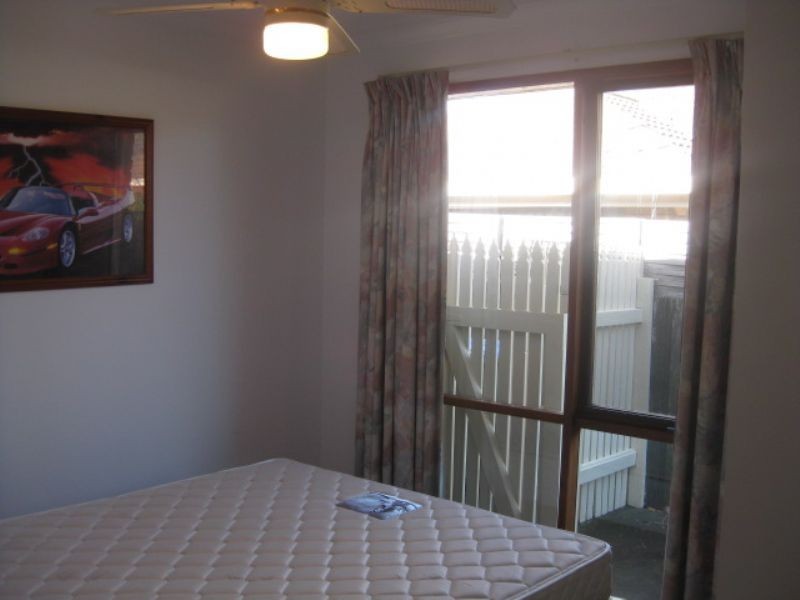 110 Fourth Avenue, Rosebud VIC 3939