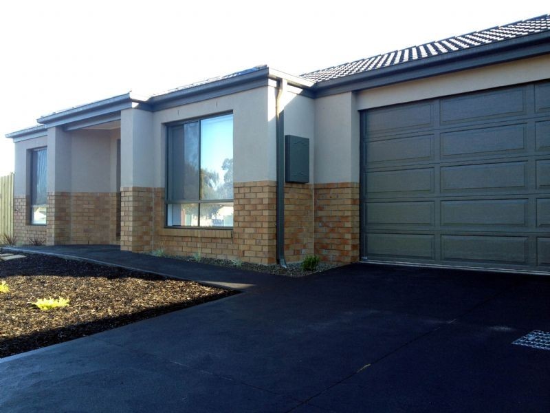 8 Broadway, Rosebud West VIC 3940
