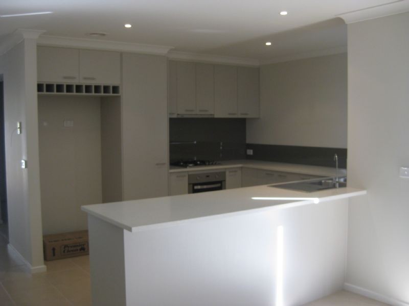 8 Broadway, Rosebud West VIC 3940