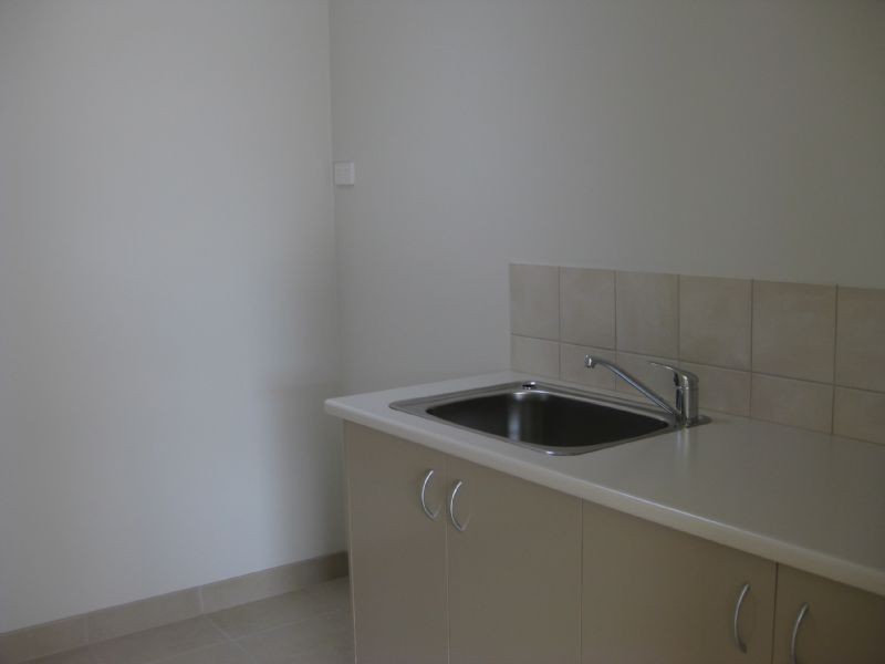 8 Broadway, Rosebud West VIC 3940