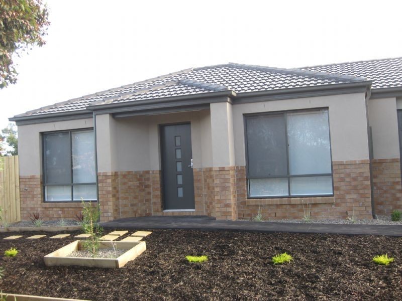 8 Broadway, Rosebud West VIC 3940
