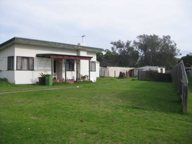 22 Capel Avenue, Rosebud West VIC 3940