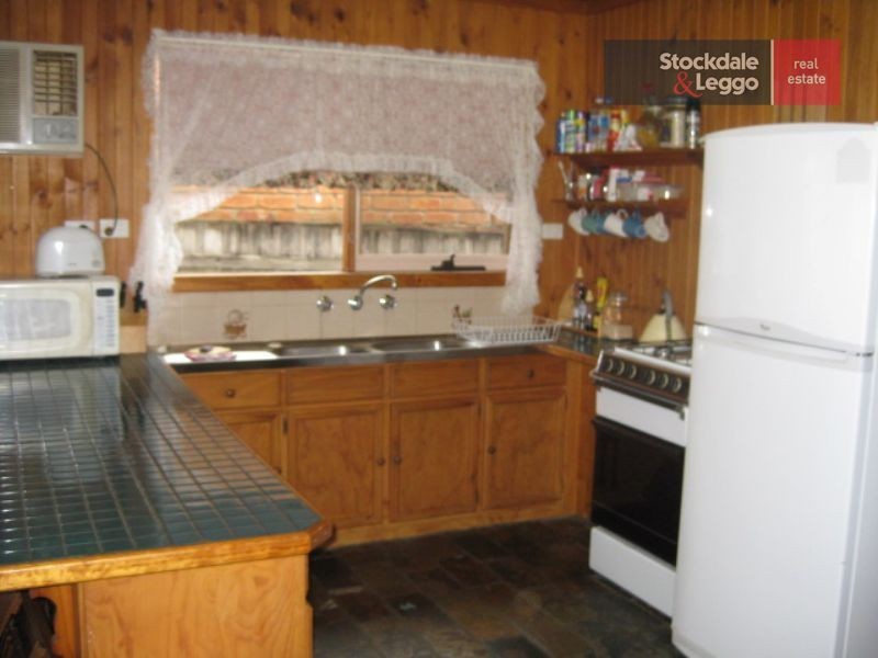 122 Seventh Avenue, Rosebud VIC 3939