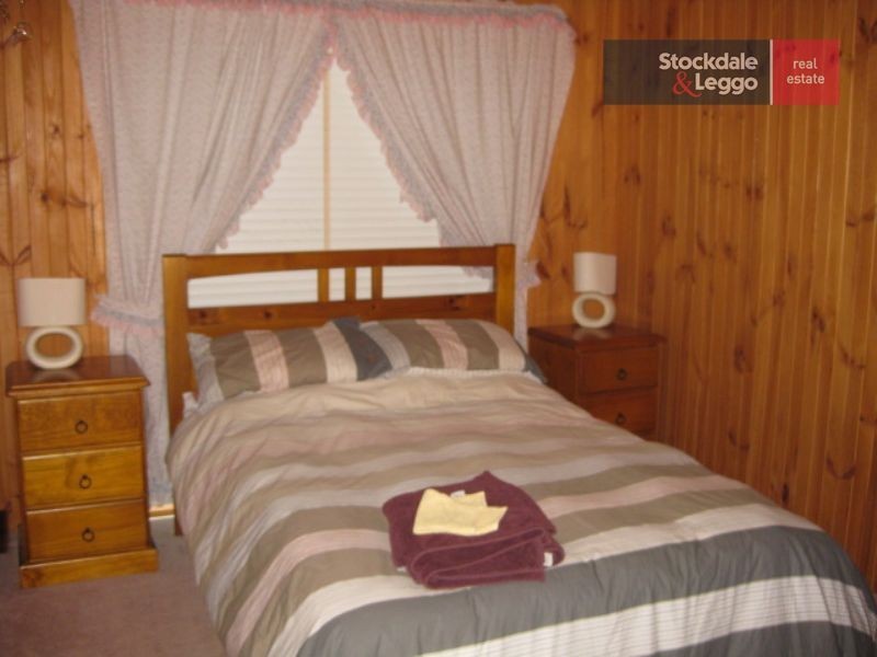 122 Seventh Avenue, Rosebud VIC 3939